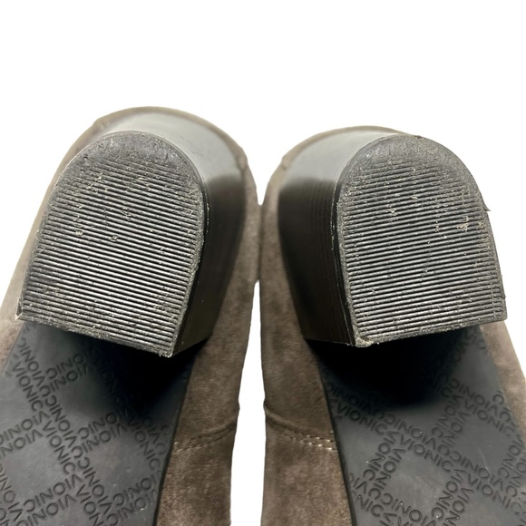 Vionic women's Madeline Greige Weatherproof Suede Ankle Boot size 9 - Picture 9 of 13